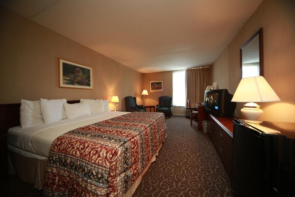 Boarders Inn And Suites - Marion Room photo